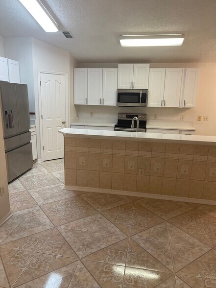 Building Photo - 13401 White Elk Loop