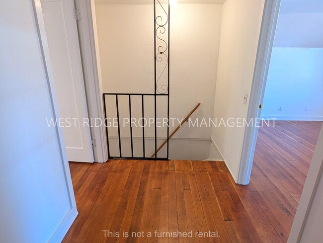 Building Photo - 1526 NE Schuyler St