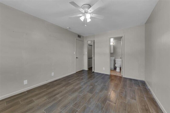 Building Photo - 2201 NE 36th St