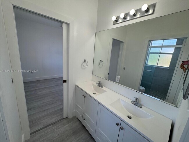 Building Photo - 11362 SW 137th Pl