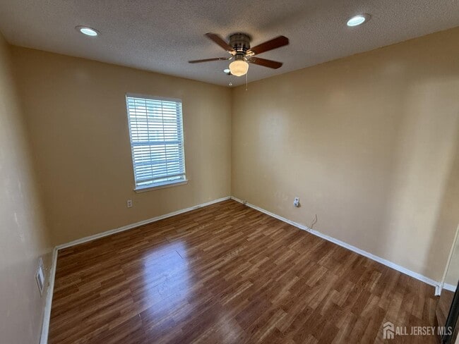 Building Photo - 61 Brighton Way