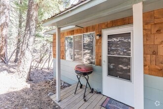 Building Photo - Cozy One Bedroom One Bath Retreat - FURNI...