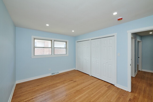 Building Photo - 8544 W Roseview Dr