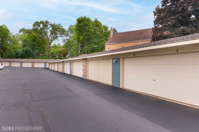 Building Photo - 300 Opatrny Dr