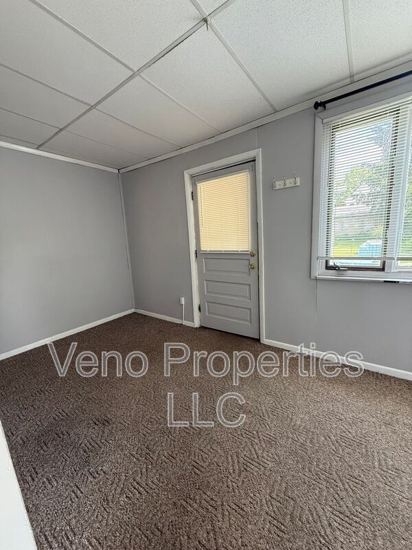Building Photo - 65 N Pine Ave