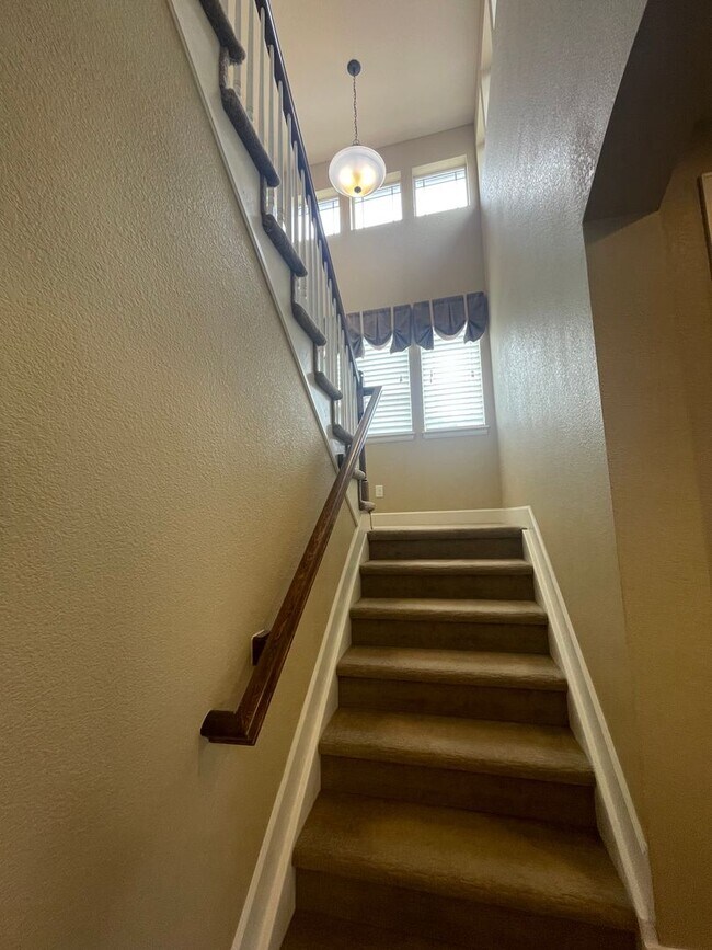 Building Photo - Sprawling Two-Story Home in SE Ft. Collins