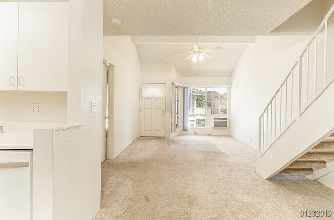Building Photo - 2BR/2BA/2PKG UPPER LEVEL TOWNHOUSE (CROSS ...