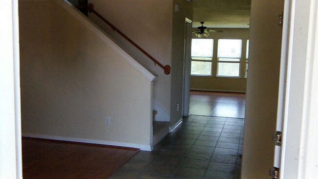 Building Photo - 10219 Riderdale Park Ln