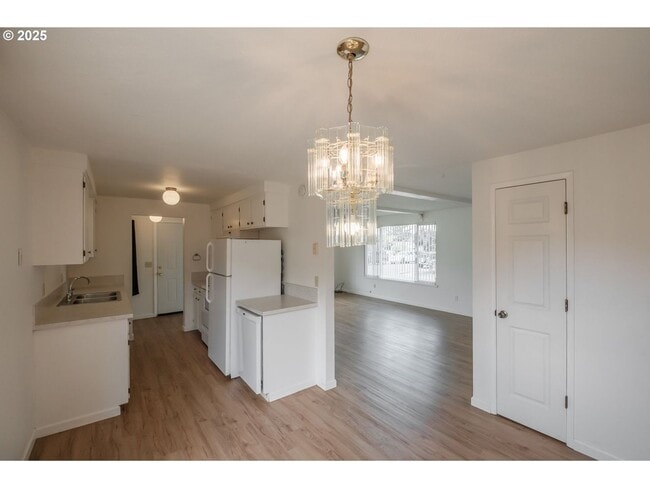Building Photo - 3-bedroom 1 bath Single Level House