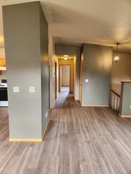 Building Photo - 341 Valley Grove Dr