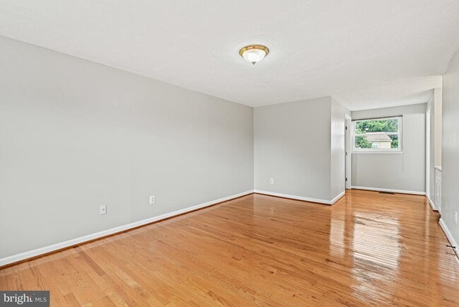 Building Photo - 9409 Mirror Pond Dr