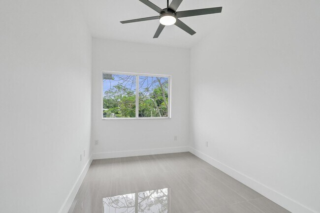 Building Photo - 1213 W Las Olas Blvd