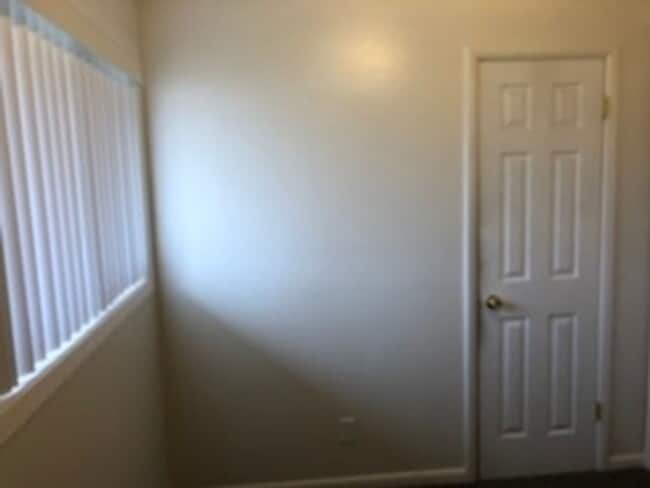Building Photo - 3 bedroom 1 bath house
