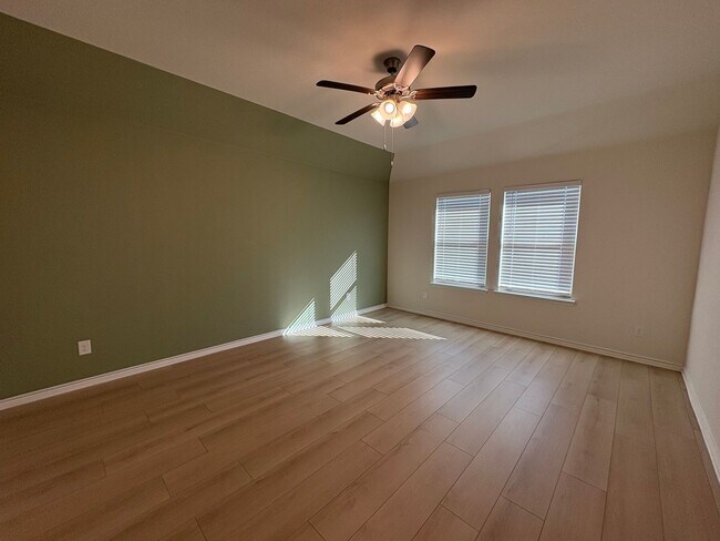 Building Photo - Pristine in Princeton!