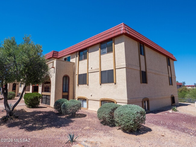 Building Photo - 6331 N Barcelona Ct