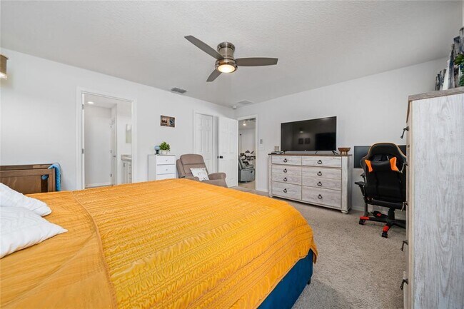 Building Photo - 355 Lily Ln