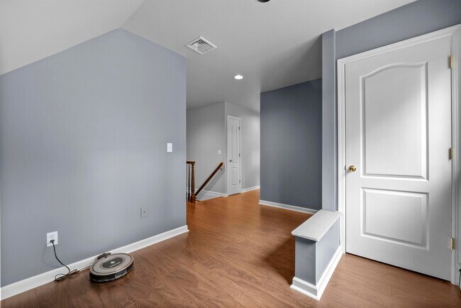 Building Photo - 926 Norgate Dr