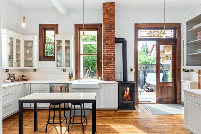 Building Photo - 2234 NW Johnson St