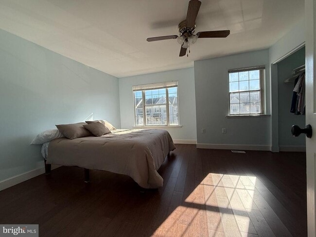 Building Photo - 8702 Village Green Ct