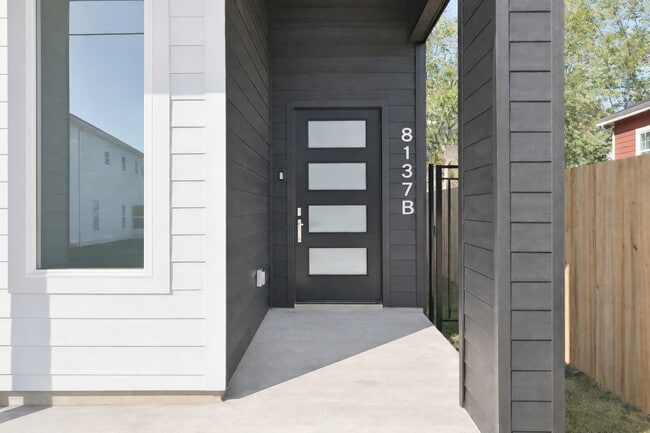 Building Photo - 8137 Cabot St