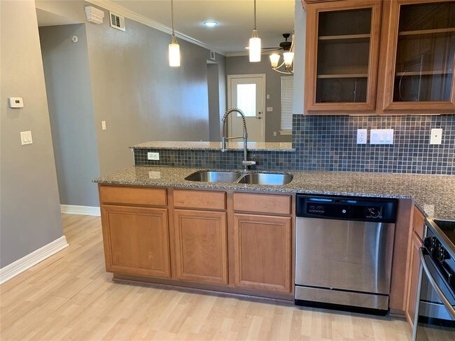 Building Photo - 3501 Chenevert St