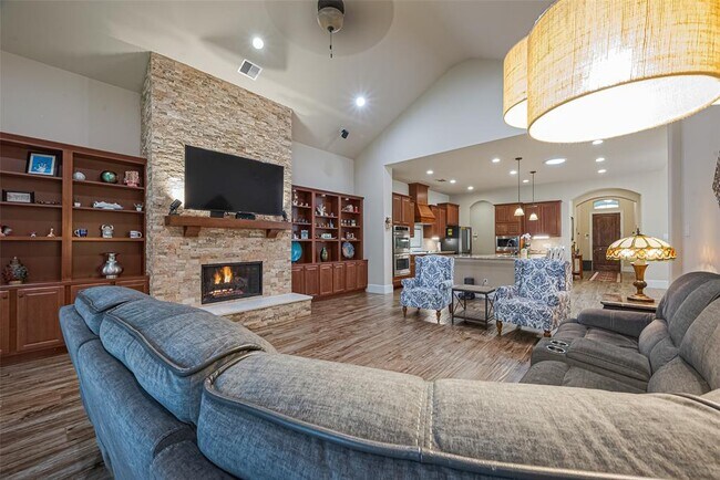Building Photo - 25618 British Pine court