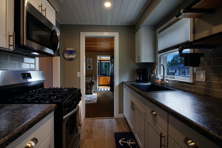 Fully Stocked Kitchen with new W/D and Filtered Water - 4135 Carol St