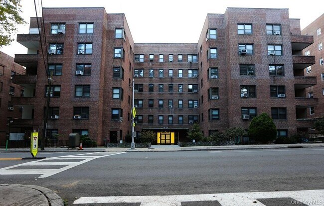 Building Photo - 140 E Hartsdale Ave