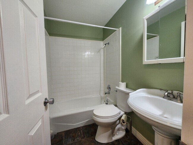 Building Photo - 938 E 25 S