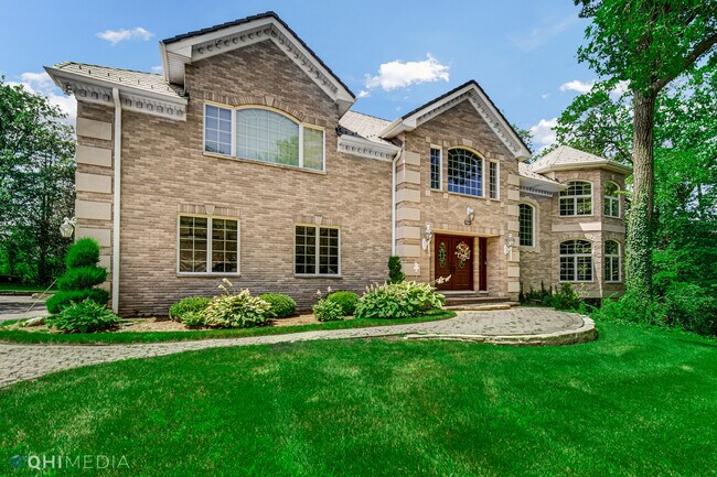 Building Photo - 8960 Enclave Dr