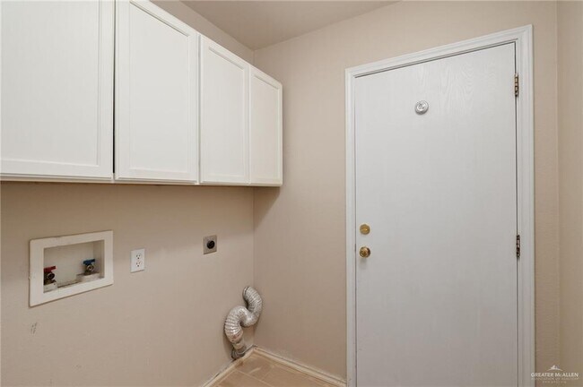 Building Photo - 16 Andrea Ave