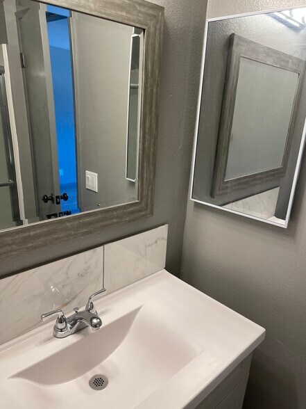 2nd Bath - 1011 W 7th St