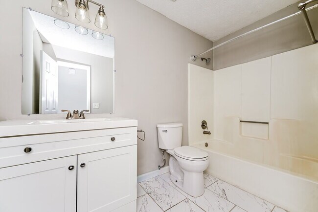 Building Photo - 2921 Sunset Ct