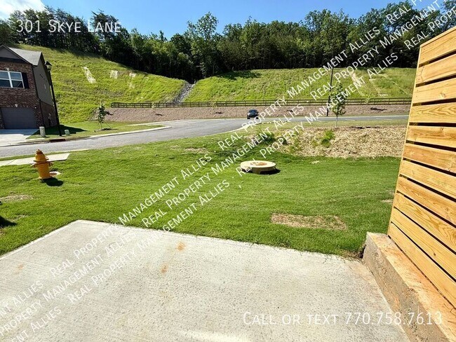 Building Photo - 301 Skye Ln