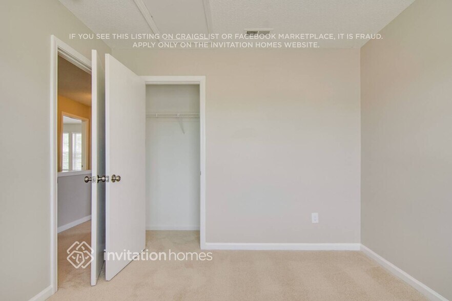 Building Photo - 3004 Riverbrooke Dr