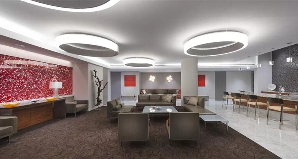 Building Photo - 401 E 34th St