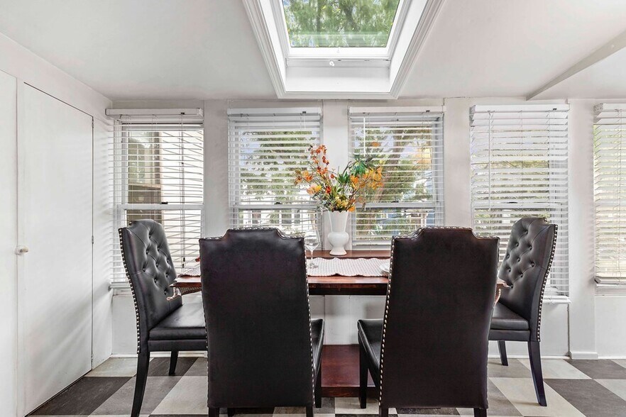 Building Photo - 80 Irving St