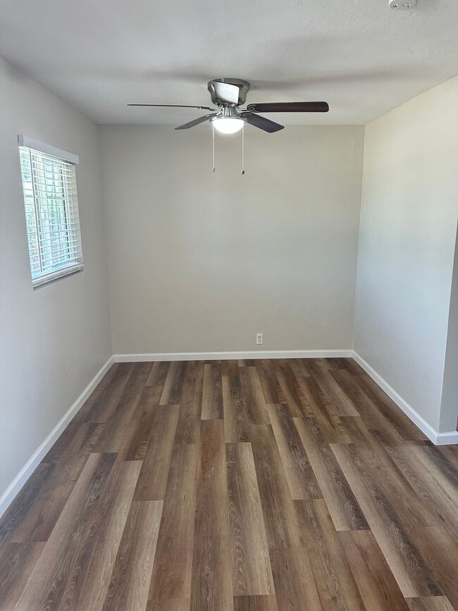 Building Photo - 2713 Karen Pl