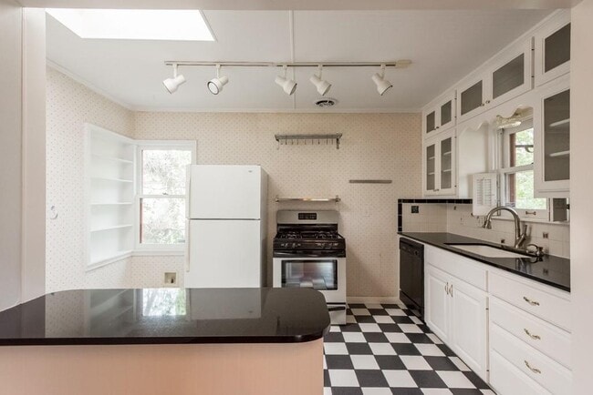 Primary Photo - 1023 Ellingson Ln