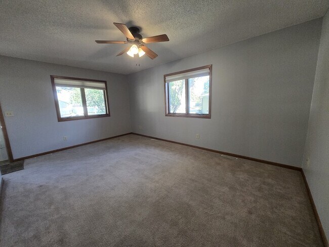 Building Photo - 5038 W Elm Ct