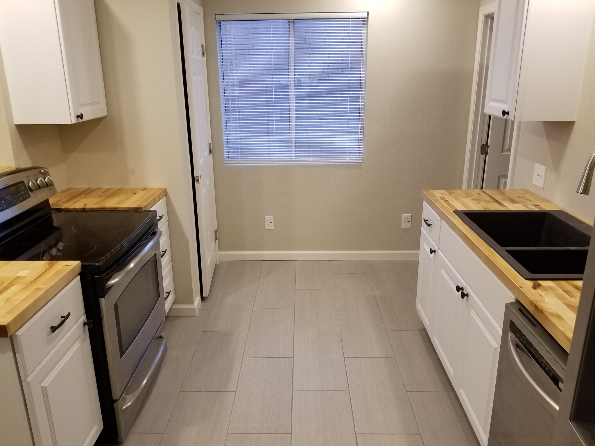 Casita Kitchen 2 - 389 N Donlee Dr