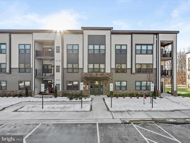 Building Photo - 10401 Resort Road