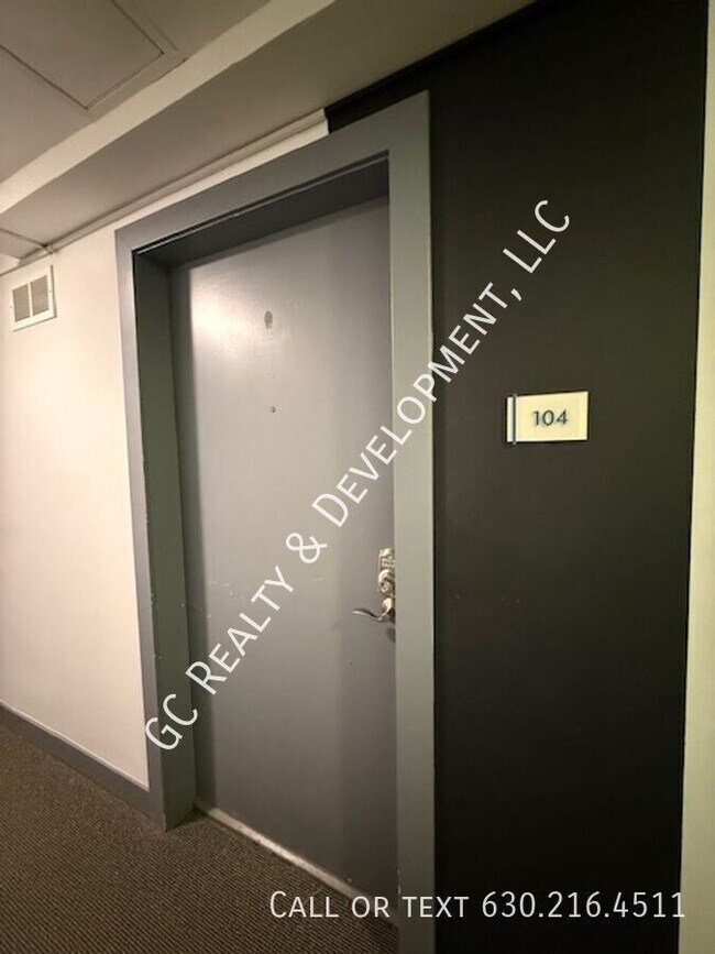 Building Photo - 800 Graceland Ave