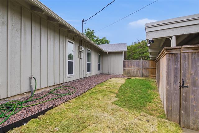 Building Photo - 7517 Meadow Oaks Dr