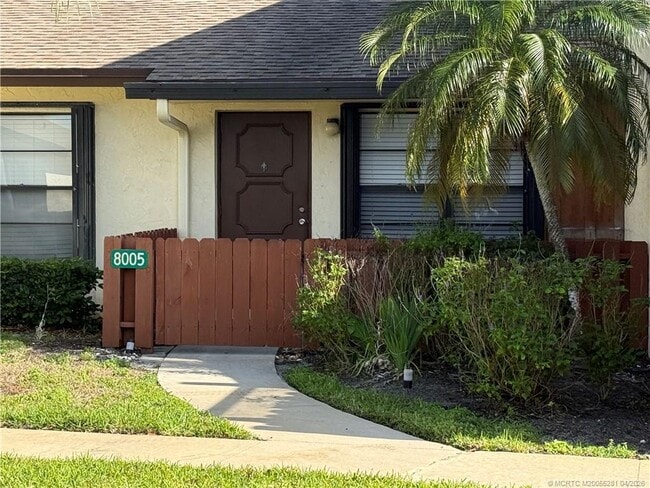 Building Photo - 8005 SE Villa Cir