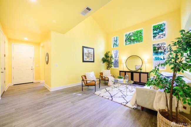 Building Photo - 5476 Summerfield Dr