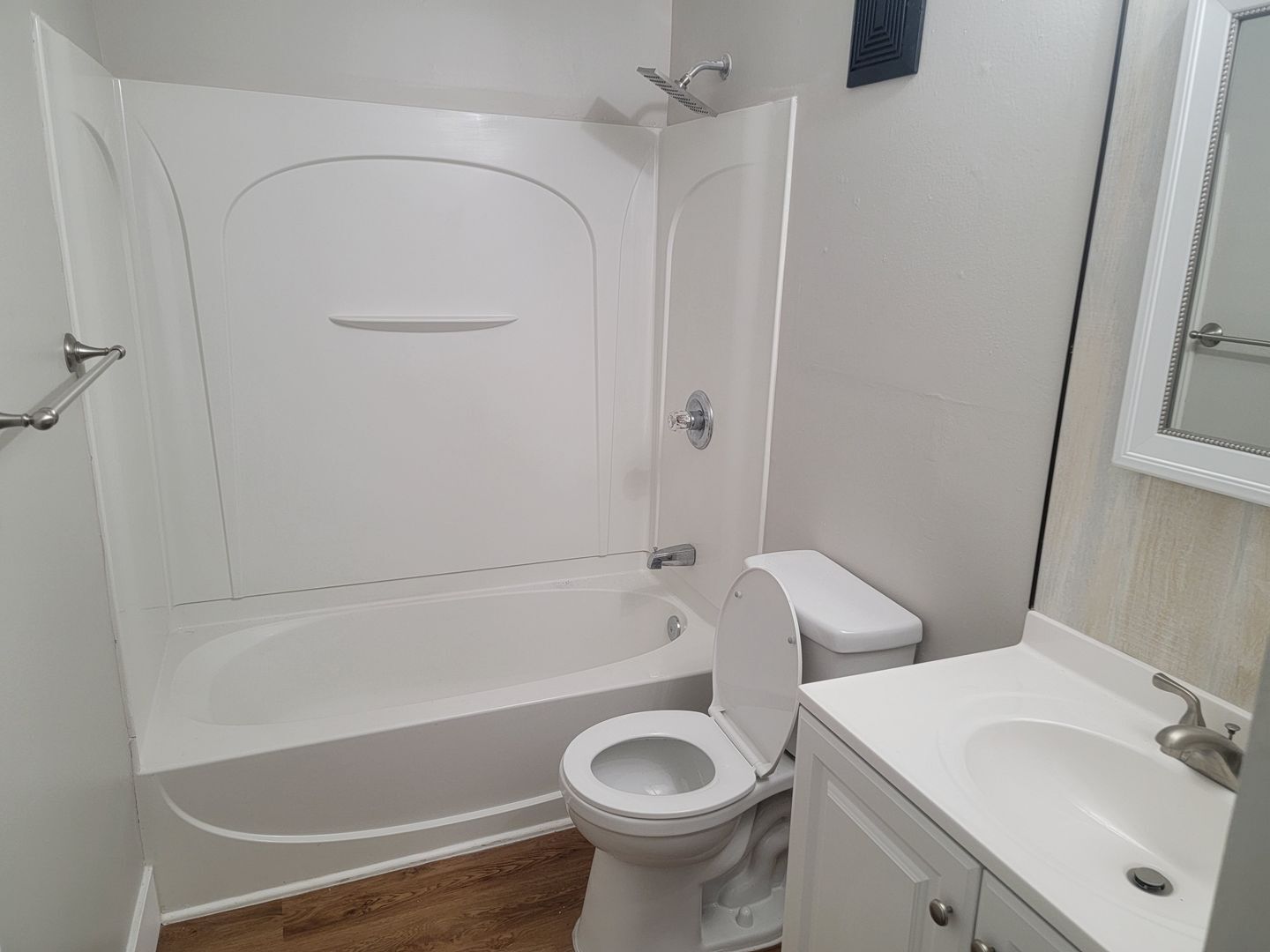 Building Photo - 1196 Thorndale Dr