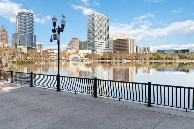 Building Photo - MOVE IN SPECIAL- Beautiful Newly Renovated 2/2 Condo at The Waverly on Lake Eola in Downtown Orlando