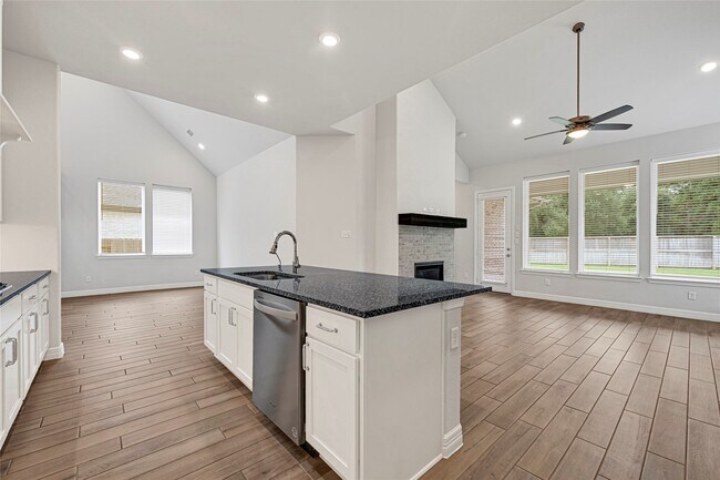 Building Photo - 9339 Galloway Wds Trl