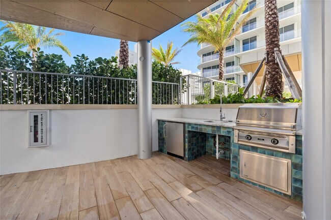 Building Photo - 153 N Seabreeze Blvd